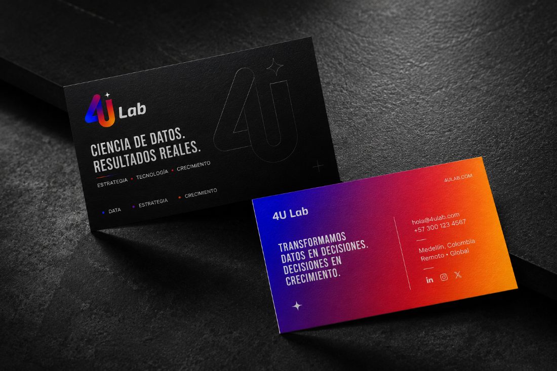 Tarjeta de presentación 4U Lab — anverso negro y reverso degradado