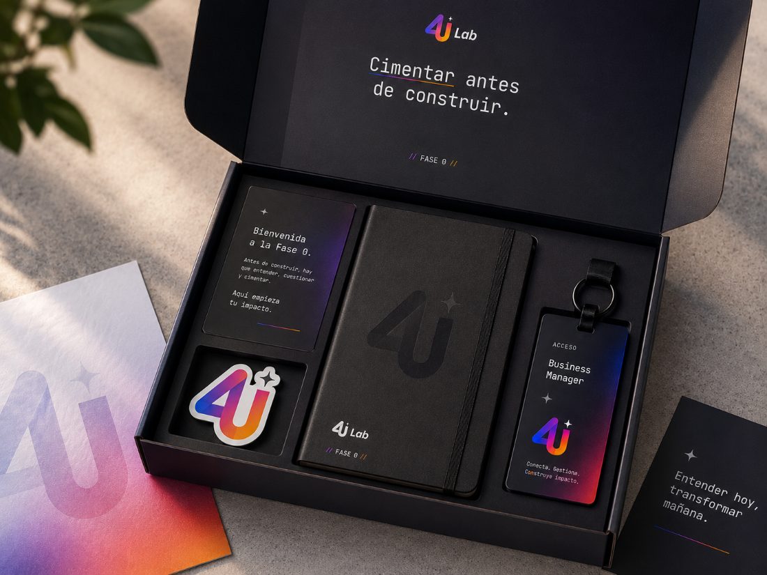 Welcome kit 4U Lab — caja de onboarding